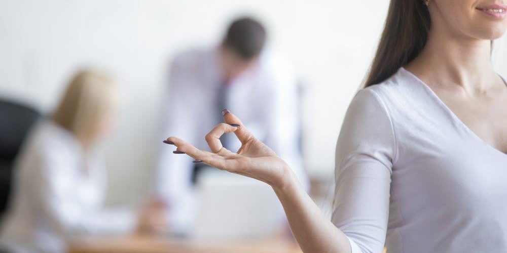 shutterstock_414561202 Happy-And-Mindful-At-Work